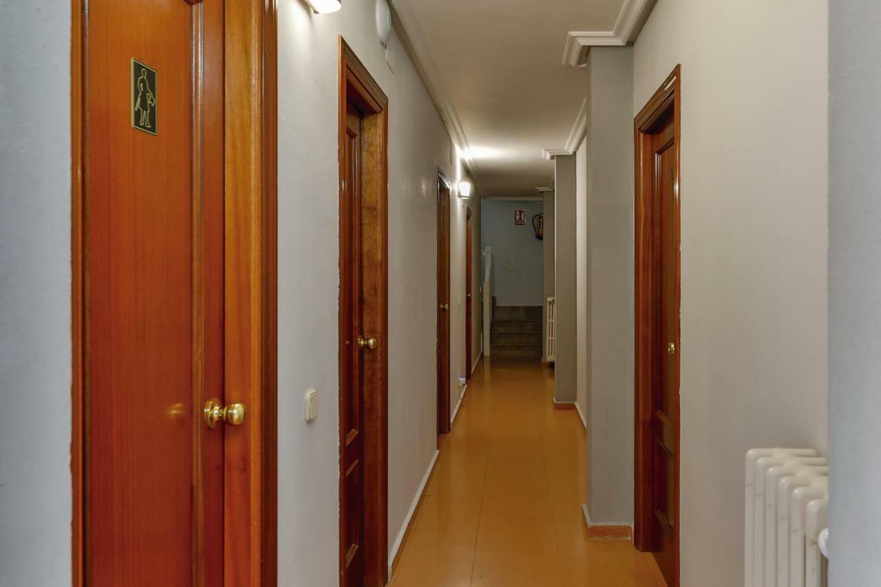 Oyo Hostal El Pilar Villacastin Luaran gambar
