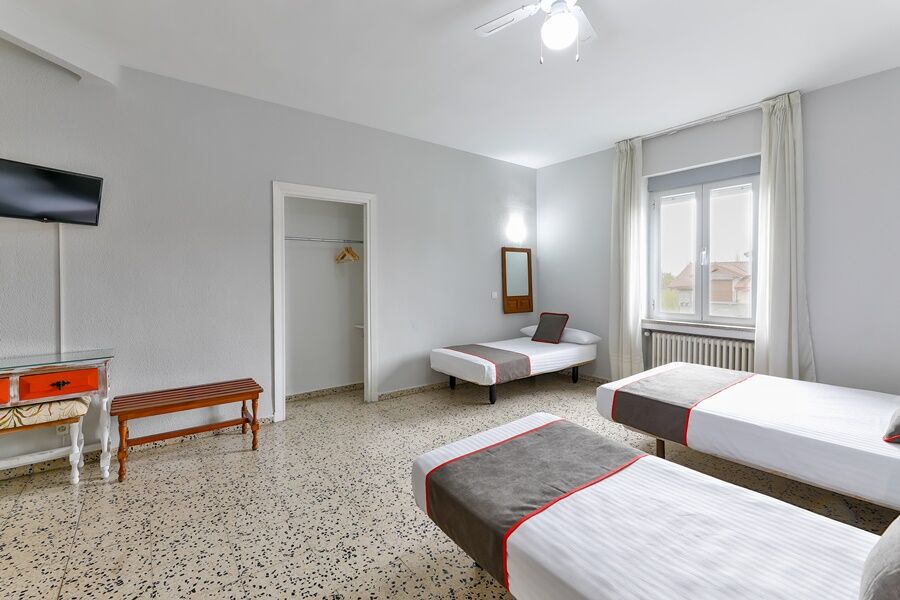 Oyo Hostal El Pilar Villacastin Luaran gambar